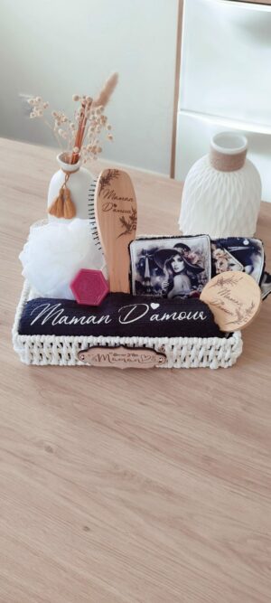 Corbière de soins beauté couleur noir et blanc