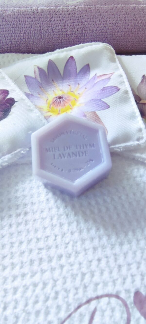 Corbière  de soins beauté couleur violette – Image 4